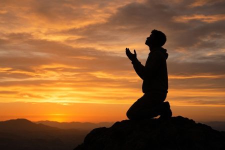 ادعیه‌شناسی | دعای توسل؛ روایت، سندیت، زمان قرائت و متن کامل دعا