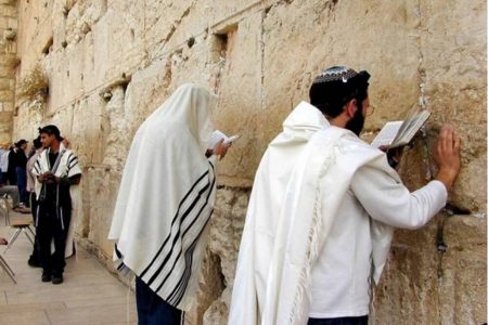 دیوار ندبه در بیت‌المقدس؛ چرا این دیوار برای یهودیان مقدس و برای مسلمانان «دیوار براق» است؟