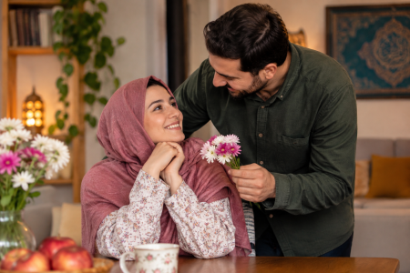 فقط خرج خانه دادن کافی نیست؛ کارشناس خانواده از ۵ راه برای خوشحال کردن همسر می‌گوید