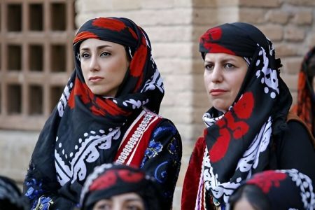 گُلوَنی؛ سربندی که از شادی تا سوگ، قصه فرهنگ و هویت لُرها را روایت می‌کند