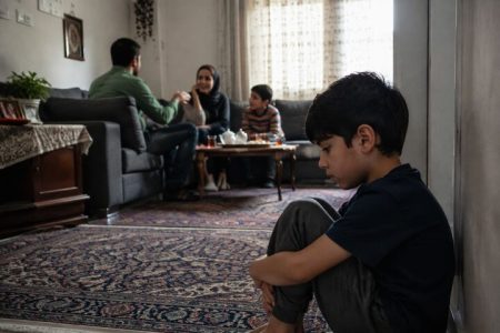 کودک منزوی همیشه مقصر نیست؛ پشت پرده طردشدن بچه‌ها چیست؟