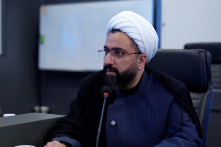 نسل جدید از دین فراری‌اند یا از اجبار؟ / بختی: کاهش استقبال از مظاهر دینی را نباید به معنای بی‌اعتقادی جوانان دانست/ دین فراتر از اعتقاد و عبادت است