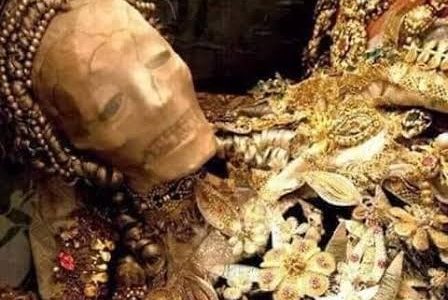 غرور فرعونی و سرانجام سقوط قدرت‌ها