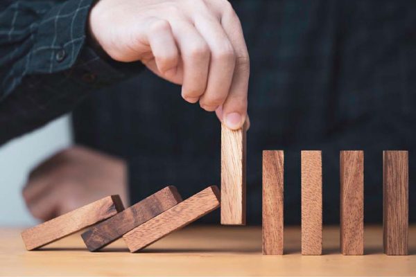 سخت‌ترین کار اخلاقی؛ وقتی باید علیه خودمان قضاوت کنیم