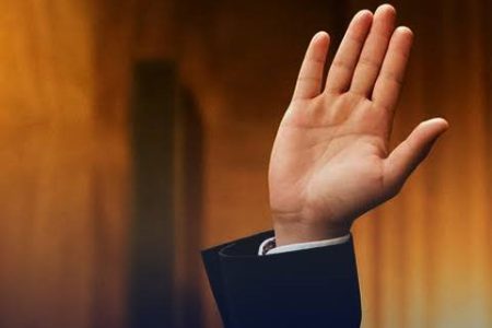 عبور از خط‌کشی‌های کور، هنر شهادت دادن به سود رقیب در طوفان تعصبات حزبی