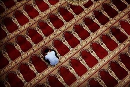 آیا دینداری مانع پیشرفت است؟ نقش ایمان در علم‌آموزی و توسعه ایران