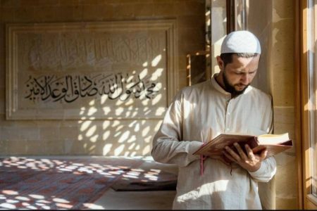 کبر؛ وقتی انسان حقیقت را می‌شناسد اما زیر بار آن نمی‌رود