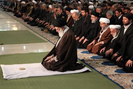 اگر قضای تشهد فراموش‌شده را بعد از نماز هم فراموش کنیم، چه حکمی دارد؟